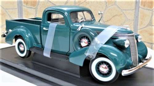 Boxed Yat Ming Road Signature Collection 1937 Studebaker Coupe Express Pick Up Scale 1:18 26,5 cm