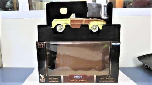 Boxed Yat Ming Signature Series Die Cast Metal Ford 1946 Sportsman With 24K Gold Plated Coin 1:18
