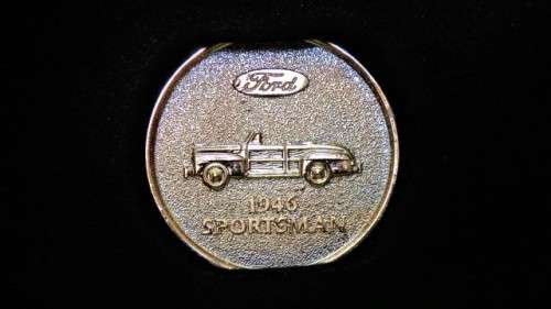 Boxed Yat Ming Signature Series Die Cast Metal Ford 1946 Sportsman With 24K Gold Plated Coin 1:18
