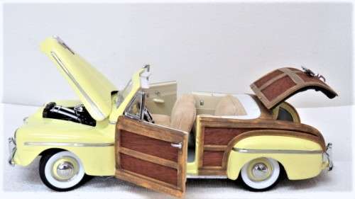 Boxed Yat Ming Signature Series Die Cast Metal Ford 1946 Sportsman With 24K Gold Plated Coin 1:18
