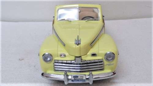 Boxed Yat Ming Signature Series Die Cast Metal Ford 1946 Sportsman With 24K Gold Plated Coin 1:18