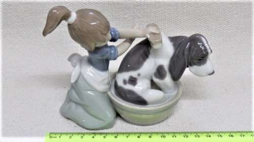 Superb Vintage Lladro Porcelain `Bashful Bather` #5455 Figurine Made in Spain 11 x 12,5 cm