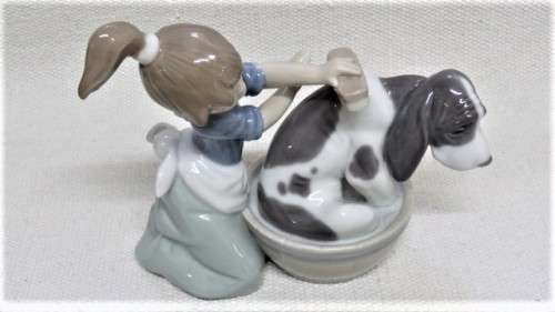 Superb Vintage Lladro Porcelain `Bashful Bather` #5455 Figurine Made in Spain 11 x 12,5 cm