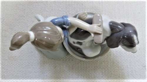 Superb Vintage Lladro Porcelain `Bashful Bather` #5455 Figurine Made in Spain 11 x 12,5 cm