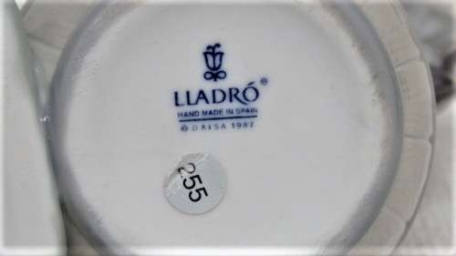 Superb Vintage Lladro Porcelain `Bashful Bather` #5455 Figurine Made in Spain 11 x 12,5 cm