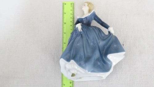 Vintage 1960`s Royal Doulton `Fragrance` HN 2334 Porcelain Figurine By Peggy M. Davies H: 195 mm