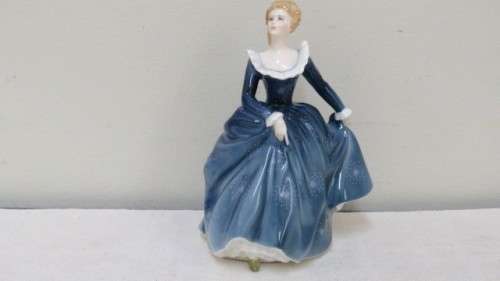 Vintage 1960`s Royal Doulton `Fragrance` HN 2334 Porcelain Figurine By Peggy M. Davies H: 195 mm
