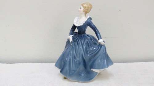 Vintage 1960`s Royal Doulton `Fragrance` HN 2334 Porcelain Figurine By Peggy M. Davies H: 195 mm