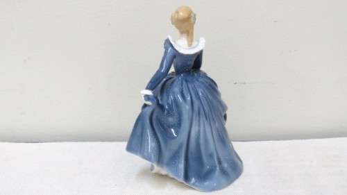 Vintage 1960`s Royal Doulton `Fragrance` HN 2334 Porcelain Figurine By Peggy M. Davies H: 195 mm