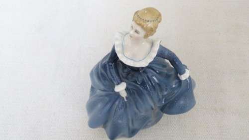 Vintage 1960`s Royal Doulton `Fragrance` HN 2334 Porcelain Figurine By Peggy M. Davies H: 195 mm