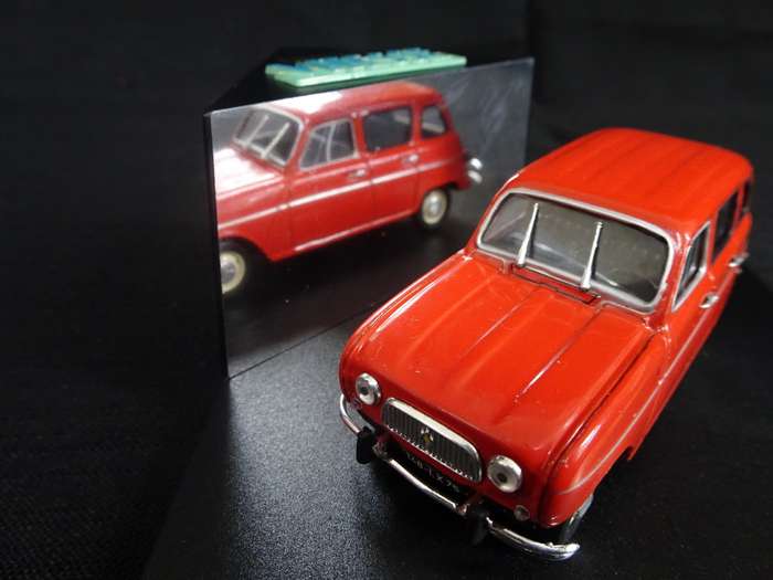 Limited Edition Vitesse L147B Renault R4 Super 1962 (Car 8cm Long) 0940/2000
