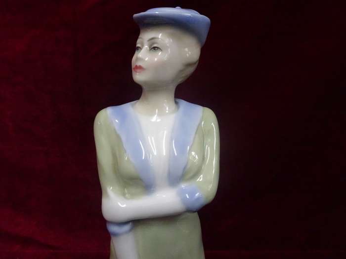 Large Royal Doulton Reflections Figurine With Saluki Dog - Park Parade HN 3116 - Made In England