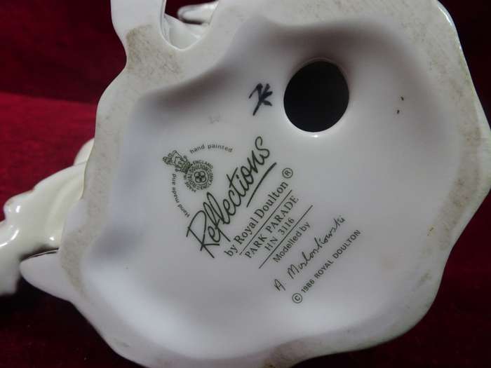 Large Royal Doulton Reflections Figurine With Saluki Dog - Park Parade HN 3116 - Made In England