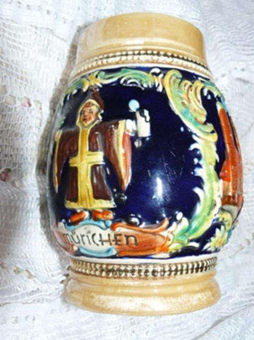 ***PRETTY MUNCHEN RAISED DETAIL BEER TANKARD, ADD TO YOUR COLLECTION***