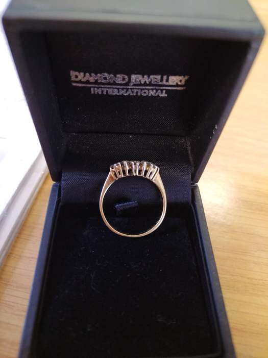 18ct Yellow Gold/Diamond Ring - Perfect Gift