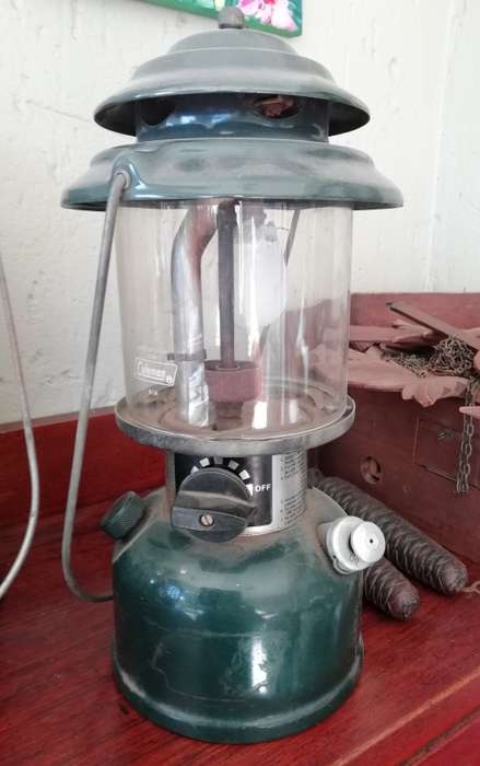 VINTAGE COLEMAN PARAFFIN LAMP. USA.