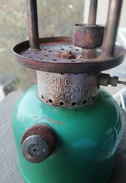 COLEMAN PARAFFIN LAMP. MODEL 241G.