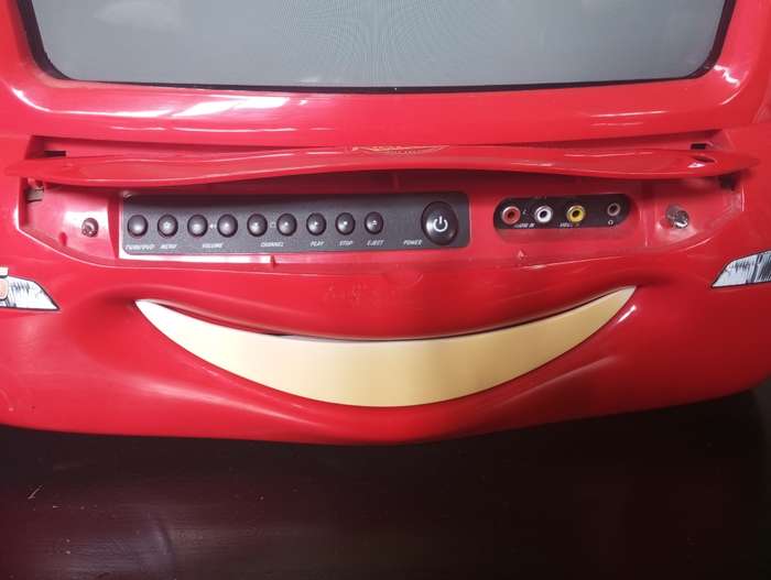 Disney Pixar cars lightning Mcqueen 13-inch CRT TV and DVD - Including Remote