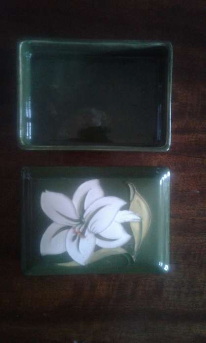 Moorcroft trinket/box with lid. REDUCED