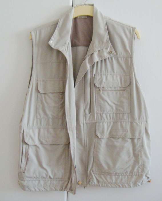 Light weight summer jacket-  Sleeveless -  Size LARGE