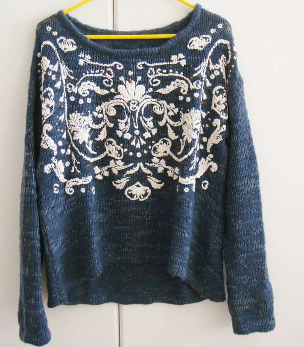 Ladies   Jersey  -   Size  medium -   Beautiful Navy Blue with White