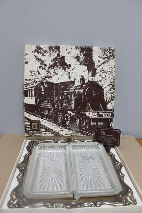 L`Argenterie silver plated tray with 2 x dishes c/w box and certificate