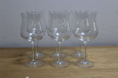 6 x wine glasses