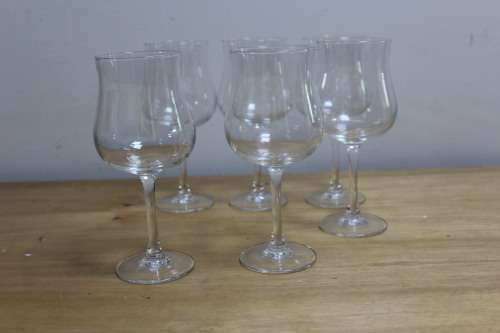 6 x wine glasses