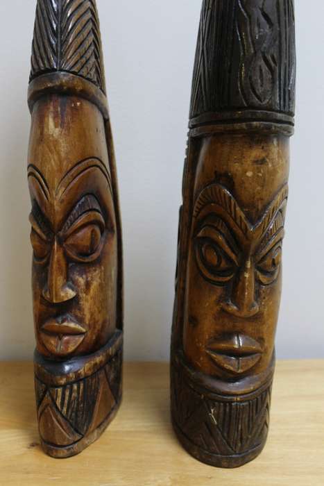 2 x Wooden carved African design art heads - there is a slight nick at the base of the 1 x head