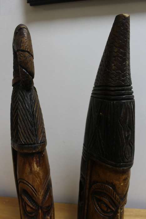 2 x Wooden carved African design art heads - there is a slight nick at the base of the 1 x head