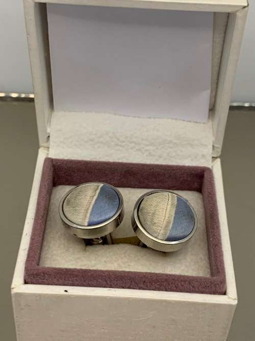 Stainless steel cufflinks with blue and white cotton