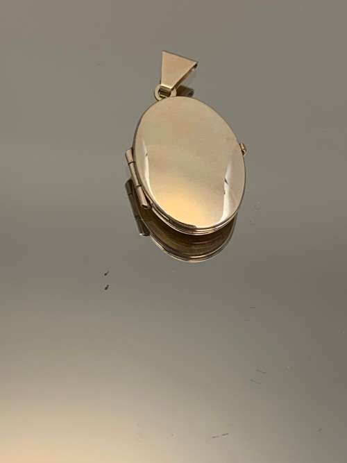 9ct (1.3gram) Yellow Gold Oval Locket Pendant