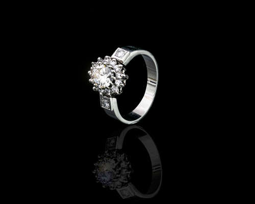 Platinum 8.2 (grams) Round Brilliant Diamond K VVS2 Ring with smalls with  GIA Cert