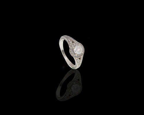 4.7gr 18kt White Gold 0.50ct Round Rrilliant I SI1 Halo with smalls  c/w Diamond Cetificate