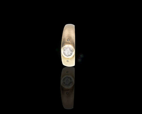 9ct (2.9gr) mat yellow gold Diamond Ring