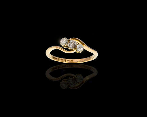 18ct ( 3grams) Rose Gold Trilogy diamond Ring