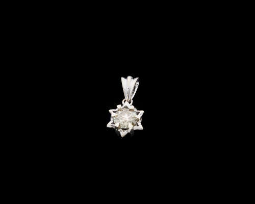 1.4 grams 18 carat White Gold Diamond Pendant
