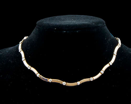 26.1 grams 18 carat Yellow Gold Designer Diamond Choker Necklace