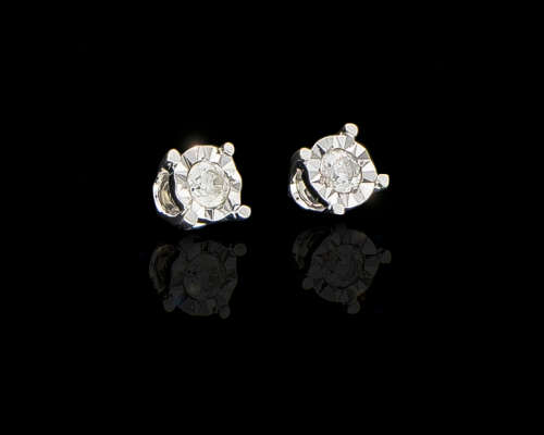 0.8 grams 9 carat White Gold Diamond Stud Earrings