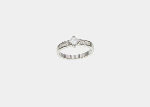 3.8 grams 18 carat White Gold Diamond Engagement Ring