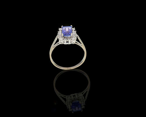 3.1 grams 18 carat White Gold Tanzanite and Diamond Ring