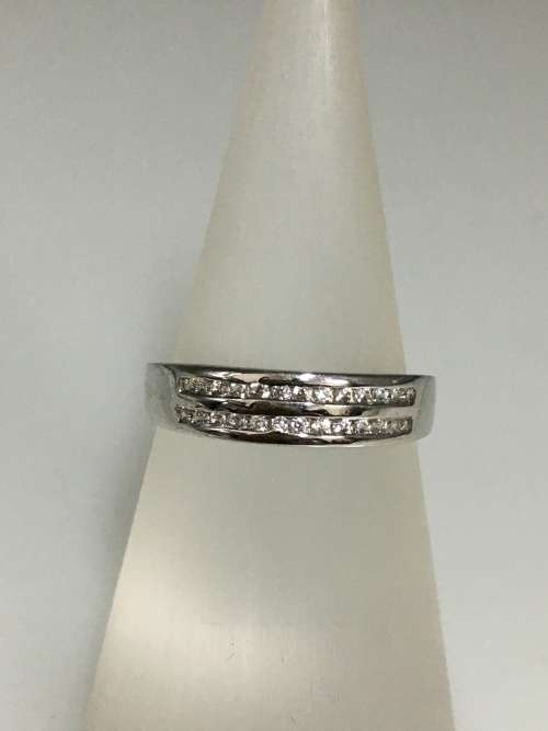 2.9 grams 9 carat White Gold, with Cubic Zirconias
