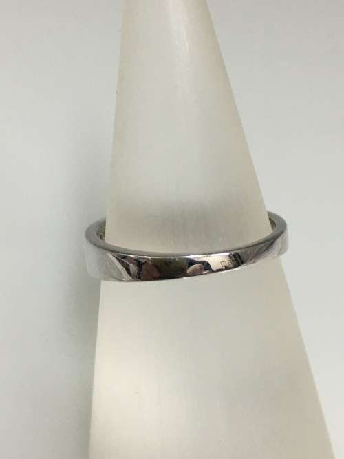 2.9 grams 9 carat White Gold, with Cubic Zirconias