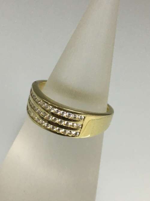 3.4 grams 9 carat Yellow Gold, with Cubic Zirconias