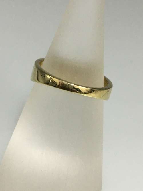 3.4 grams 9 carat Yellow Gold, with Cubic Zirconias