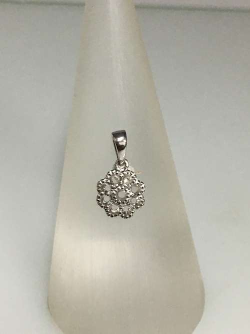 0.9 grams 18 carat White Gold Pendant