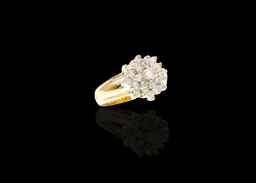 4.9 grams 14 carat Yellow Gold Diamond Cluster Ring