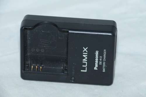 Panasonic Lumix DE-A12 Battery charger