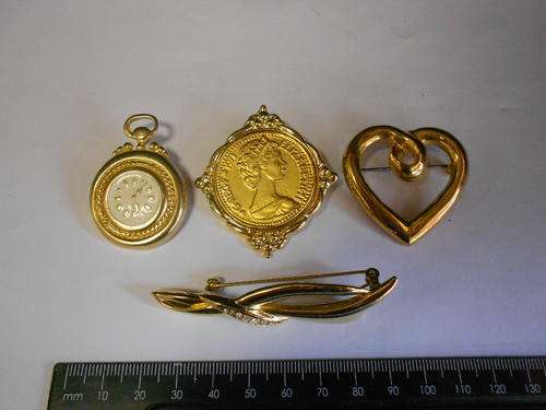 4 Vintage gold colour fashion brooches, YOU BID PER ITEM TO TAKE ALL*