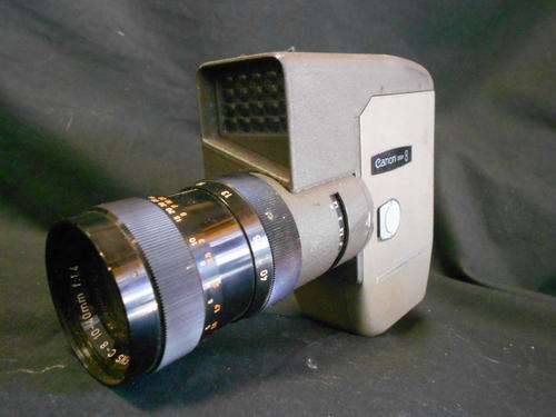 Kodak Zoom 8 movie camera, very nice condition, in leather pouch, pouch is broken - as per scan